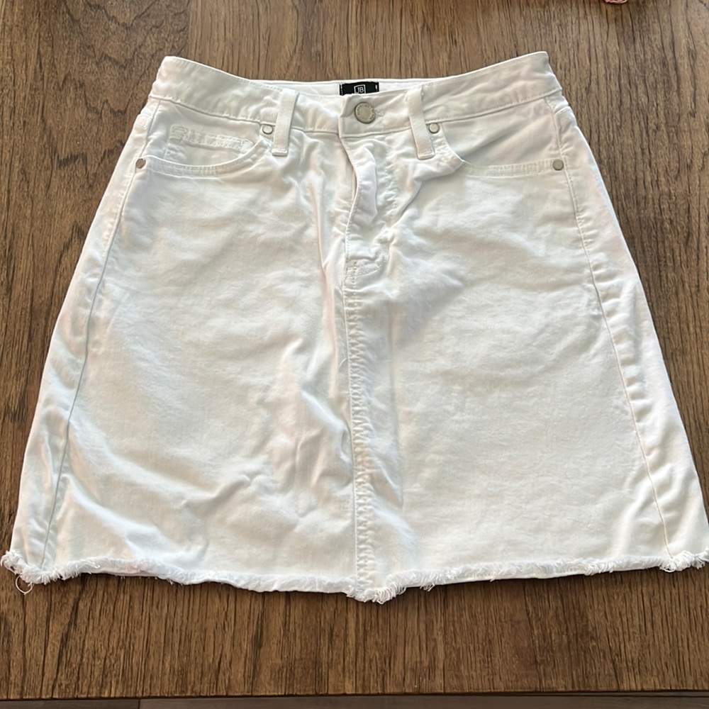 White denim skirt, like new condition, 15 inches long